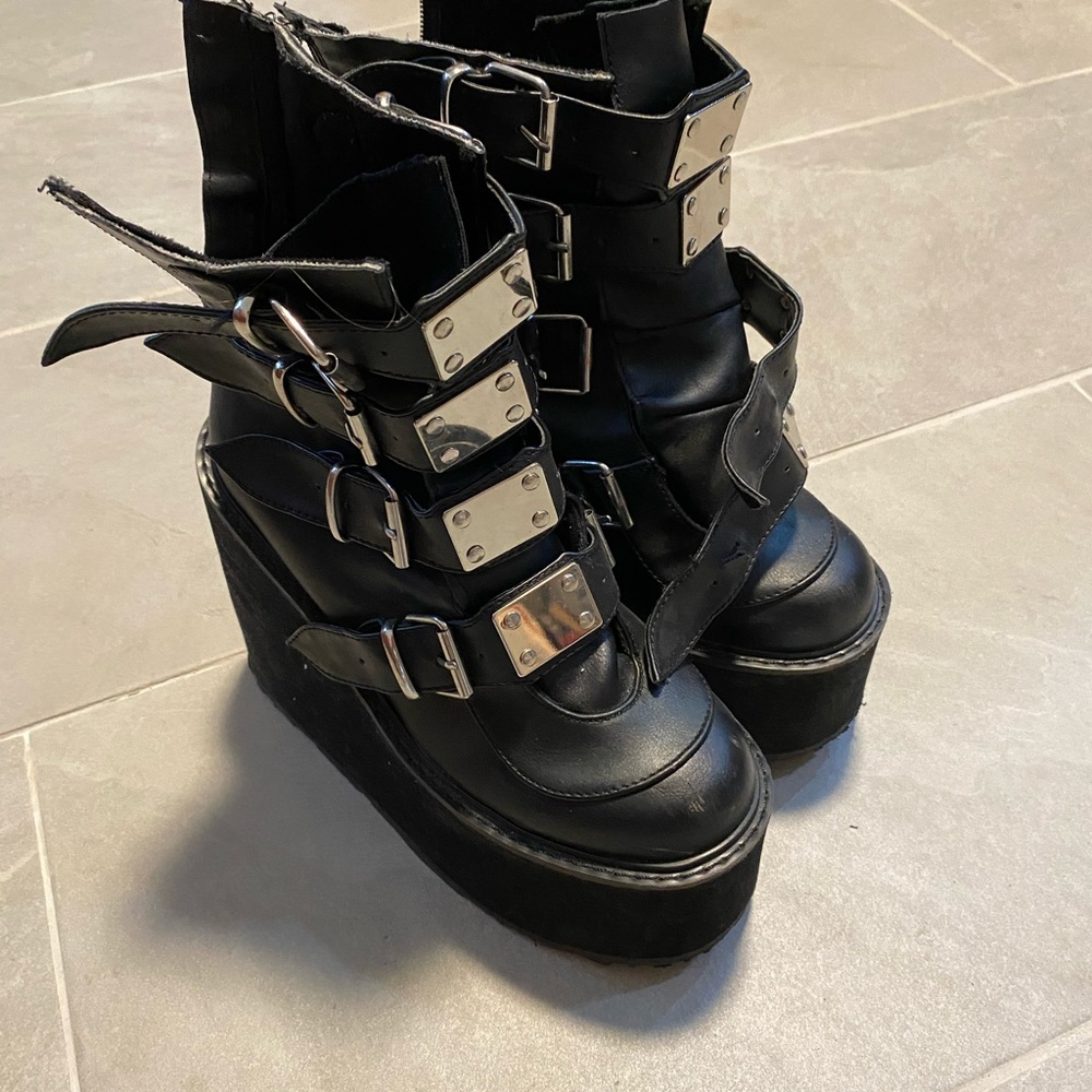 Insane detail on these platformed demonias. Dm before purchasing.
